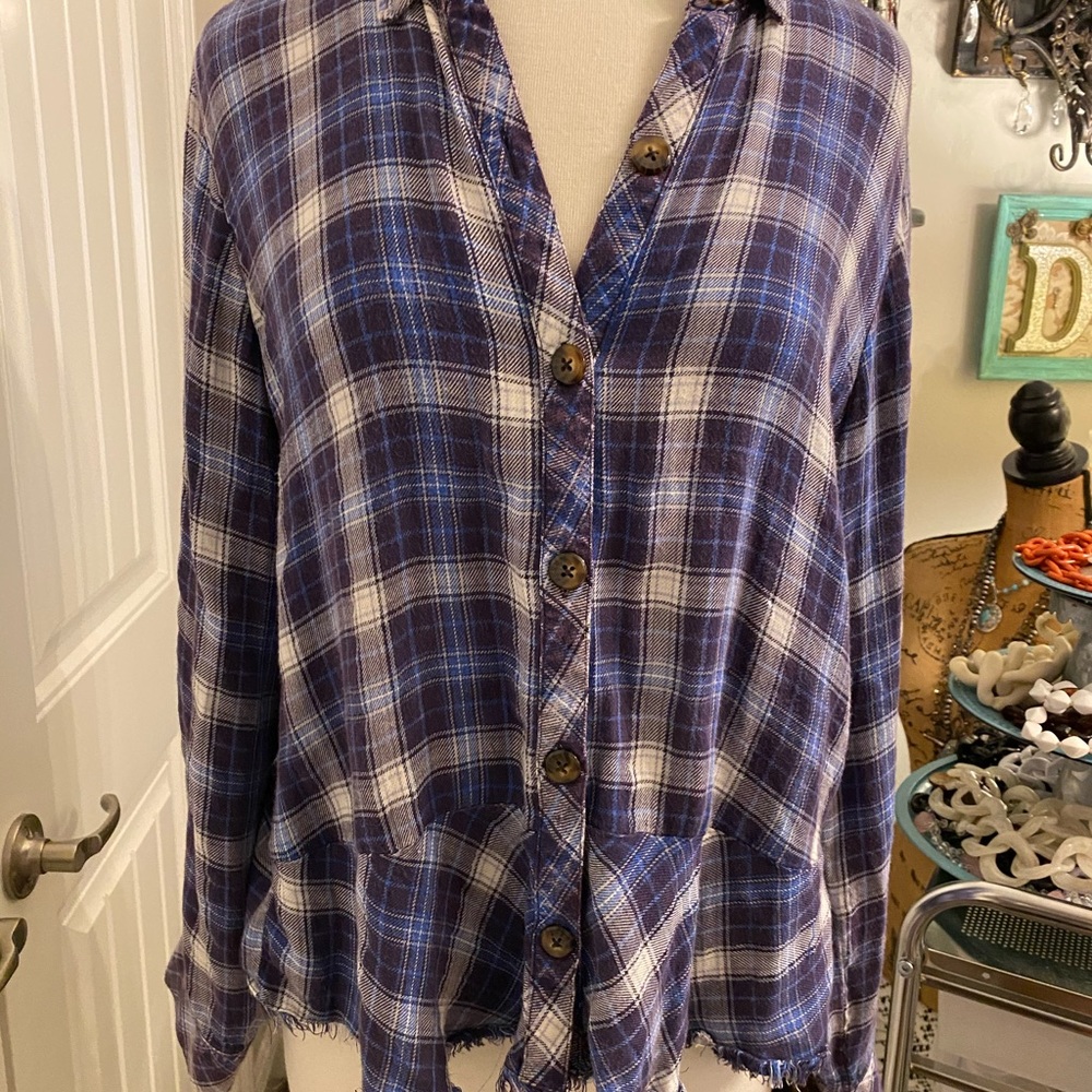 Plaid peplum shirt with fringed bottom